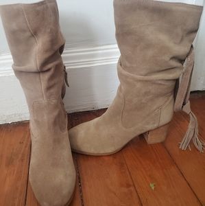 Women's Tahari cream boots size 8.5
